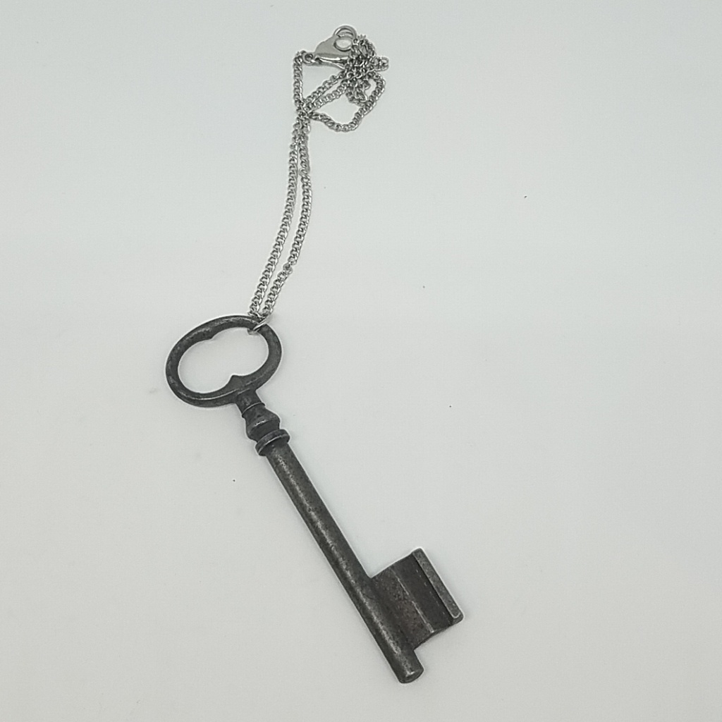 Large Heavy Antique Key Necklace Silver Chain New 25$